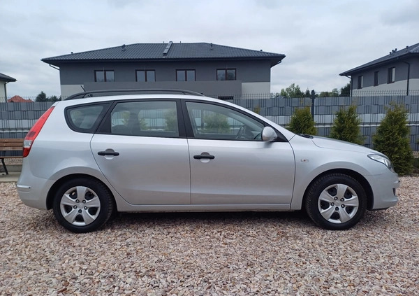 Hyundai I30 cena 15900 przebieg: 214000, rok produkcji 2009 z Bieżuń małe 137